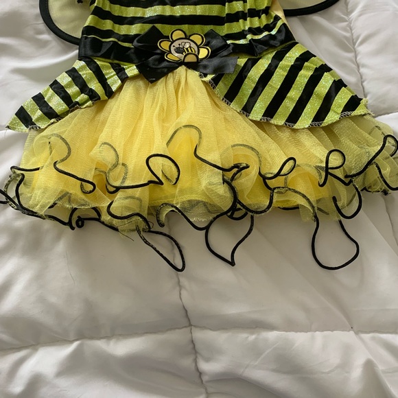 Sweet bumblebee costume😍 - Picture 3 of 5
